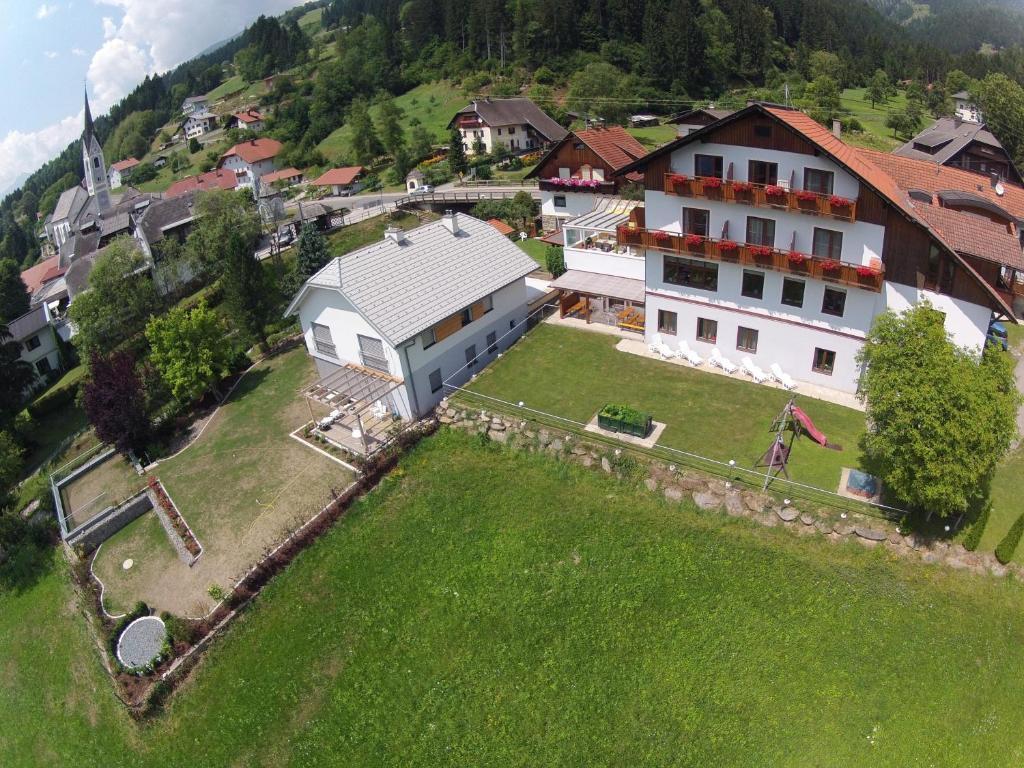 Restaurant - Cafe - Pension Hassler Berg im Drautal Εξωτερικό φωτογραφία