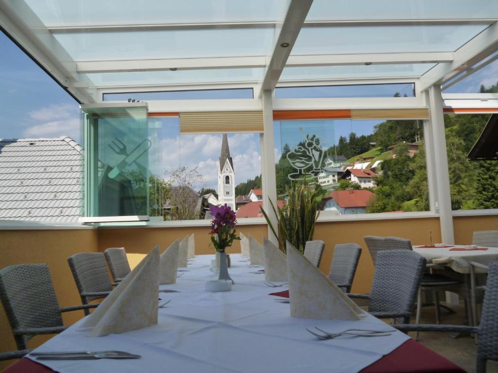 Restaurant - Cafe - Pension Hassler Berg im Drautal Εξωτερικό φωτογραφία