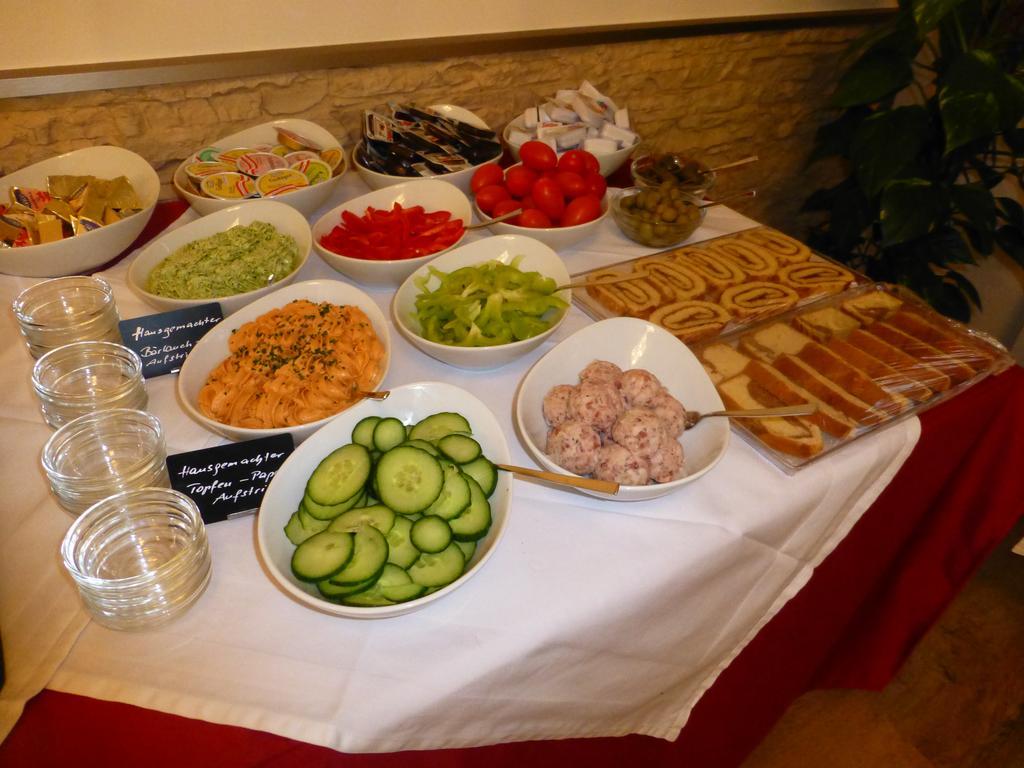 Restaurant - Cafe - Pension Hassler Berg im Drautal Εξωτερικό φωτογραφία